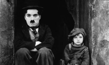 El chico, de Charlie Chaplin. Vean aquí la película.